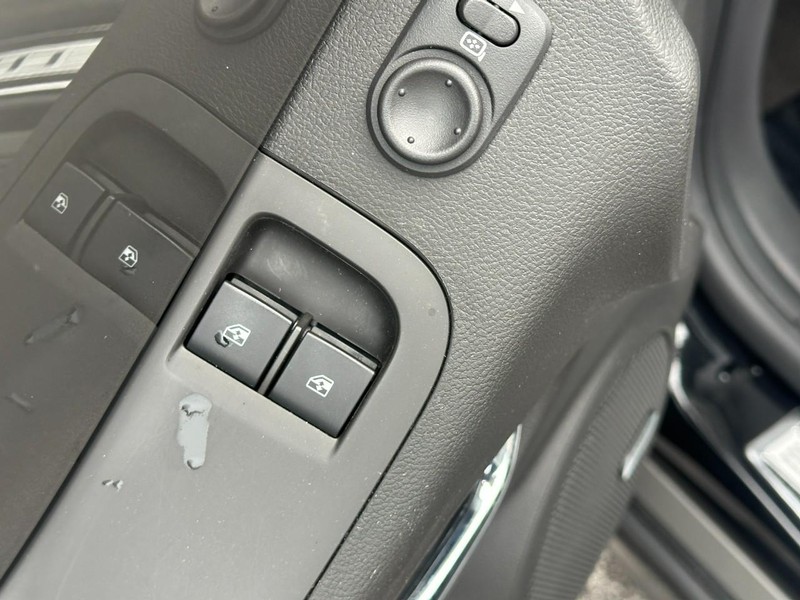 Chevrolet Camaro Vehicle Full-screen Gallery Image 12