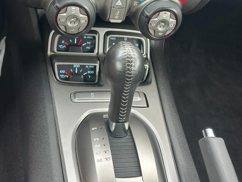 Chevrolet Camaro Vehicle Full-screen Gallery Image 18