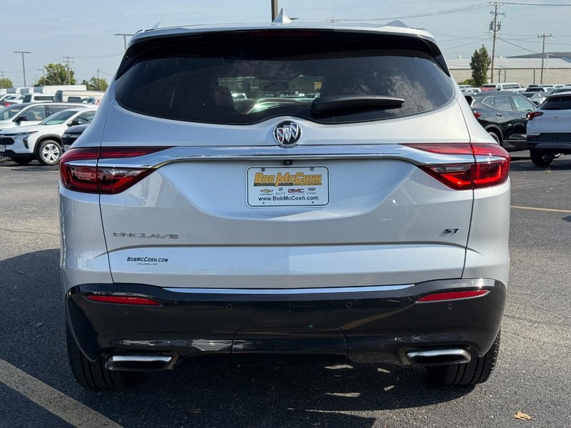 Buick Enclave Vehicle Full-screen Gallery Image 04