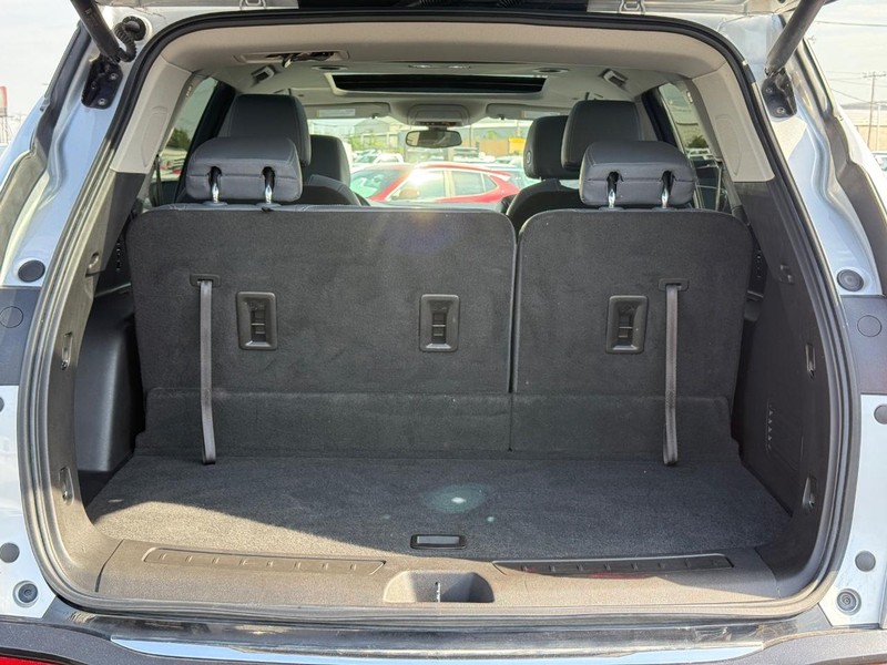 Buick Enclave Vehicle Full-screen Gallery Image 06