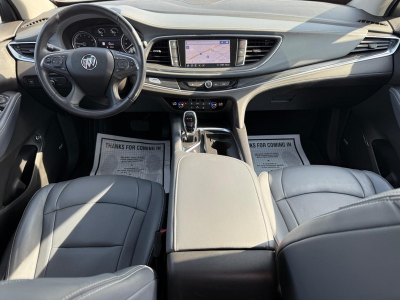 Buick Enclave Vehicle Full-screen Gallery Image 13
