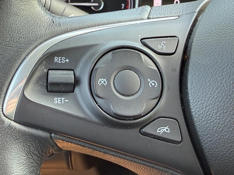 Buick Enclave Vehicle Full-screen Gallery Image 15