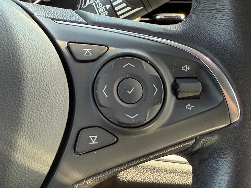 Buick Enclave Vehicle Full-screen Gallery Image 16