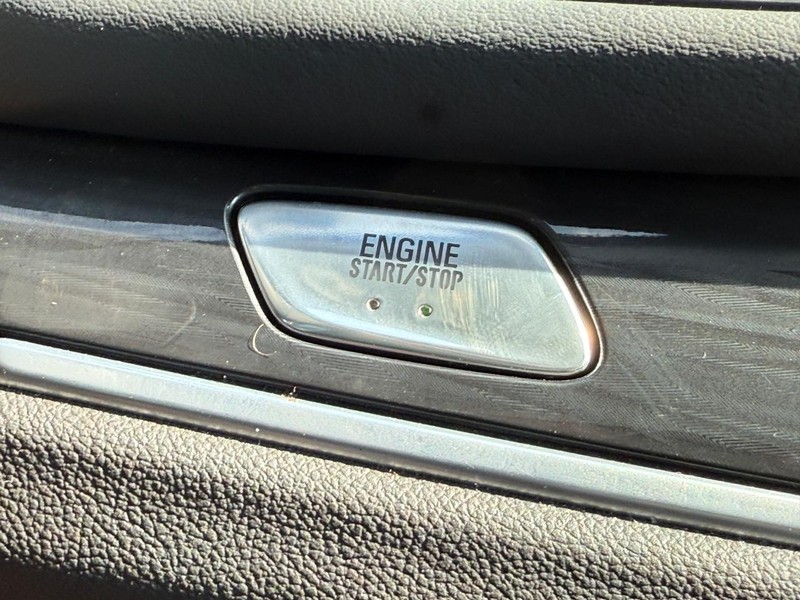 Buick Enclave Vehicle Full-screen Gallery Image 17