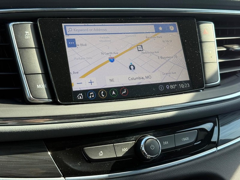 Buick Enclave Vehicle Full-screen Gallery Image 18