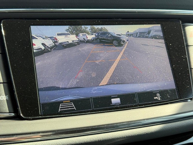 Buick Enclave Vehicle Full-screen Gallery Image 19