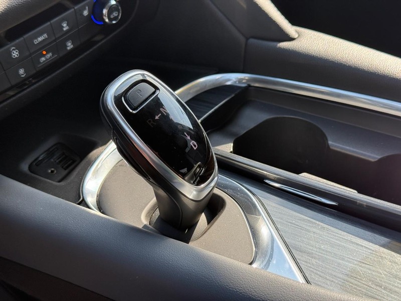 Buick Enclave Vehicle Full-screen Gallery Image 21