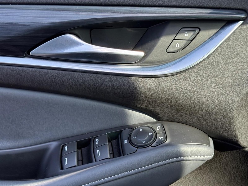 Buick Enclave Vehicle Full-screen Gallery Image 25