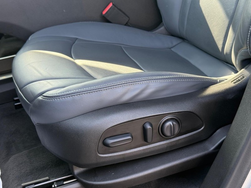 Buick Enclave Vehicle Full-screen Gallery Image 27