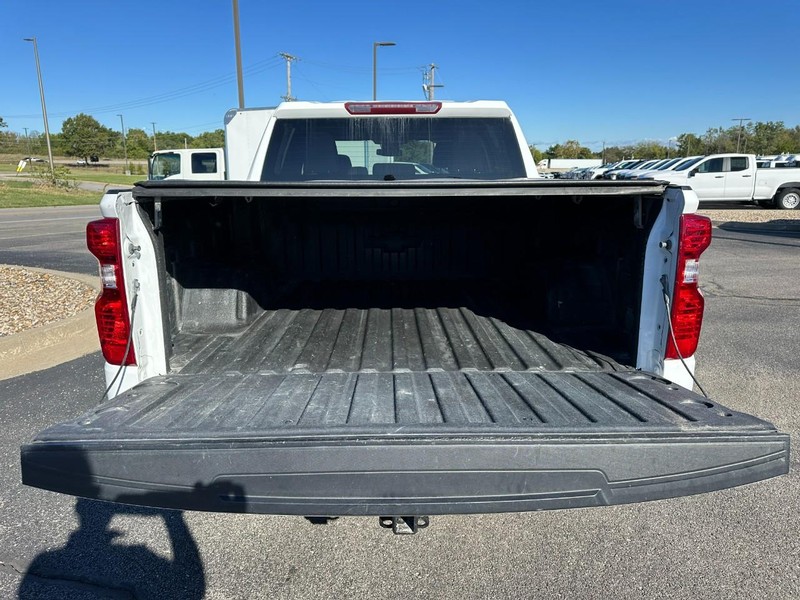 Chevrolet Silverado 1500 Vehicle Full-screen Gallery Image 05