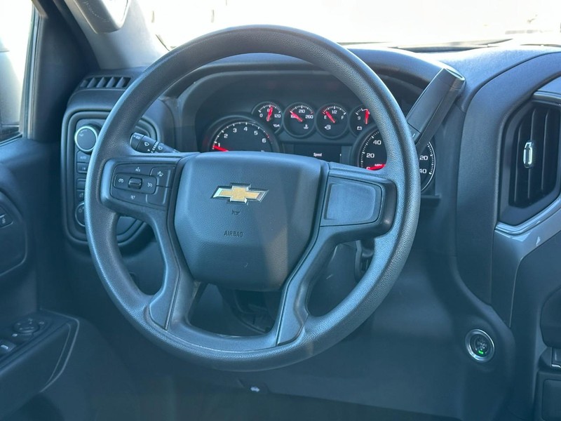 Chevrolet Silverado 1500 Vehicle Full-screen Gallery Image 12