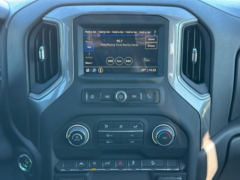 Chevrolet Silverado 1500 Vehicle Full-screen Gallery Image 13