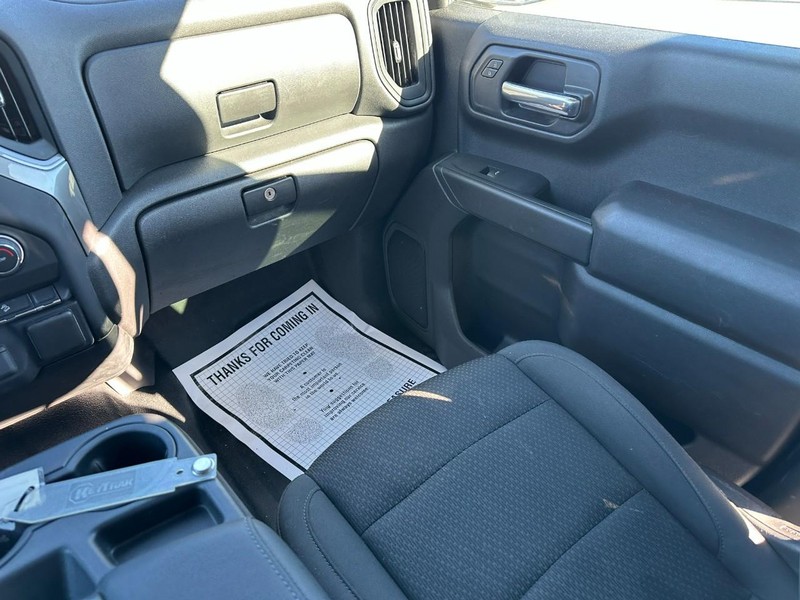 Chevrolet Silverado 1500 Vehicle Full-screen Gallery Image 15