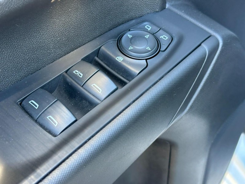 Chevrolet Silverado 1500 Vehicle Full-screen Gallery Image 16