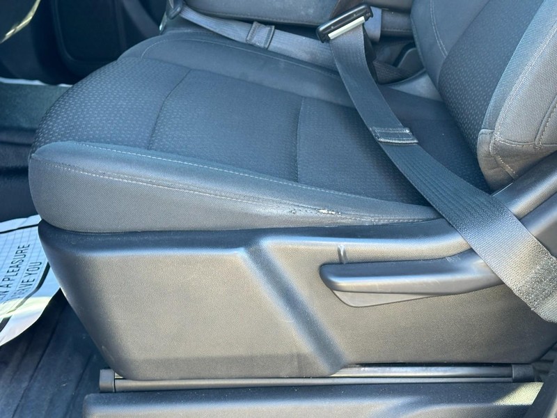 Chevrolet Silverado 1500 Vehicle Full-screen Gallery Image 17