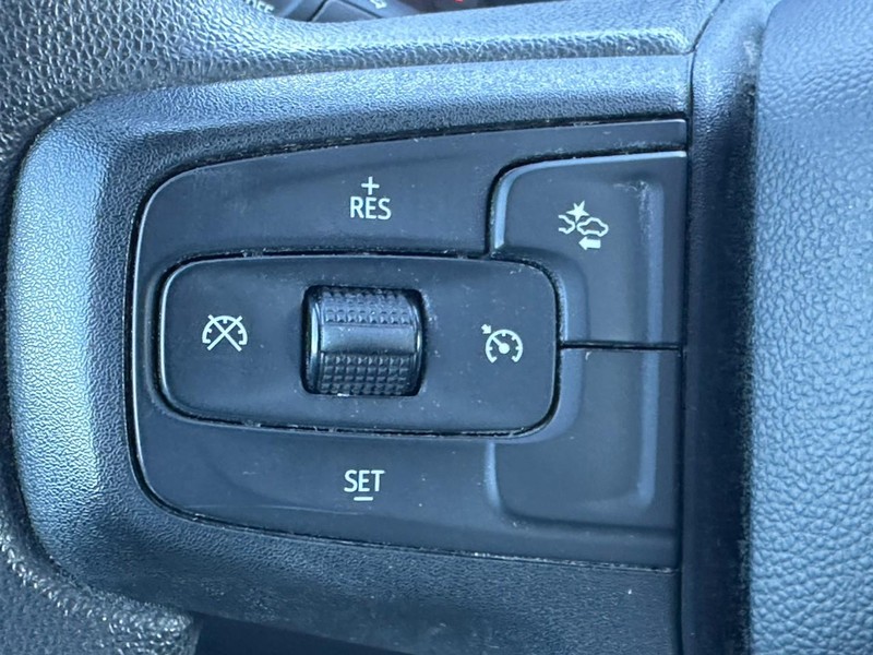 Chevrolet Silverado 1500 Vehicle Full-screen Gallery Image 18