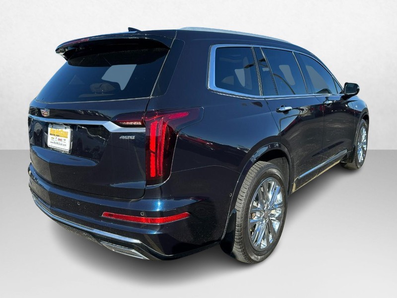 Cadillac XT6 Vehicle Full-screen Gallery Image 03