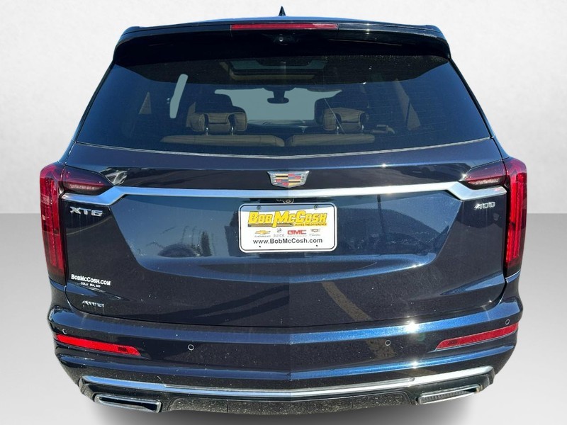 Cadillac XT6 Vehicle Full-screen Gallery Image 04