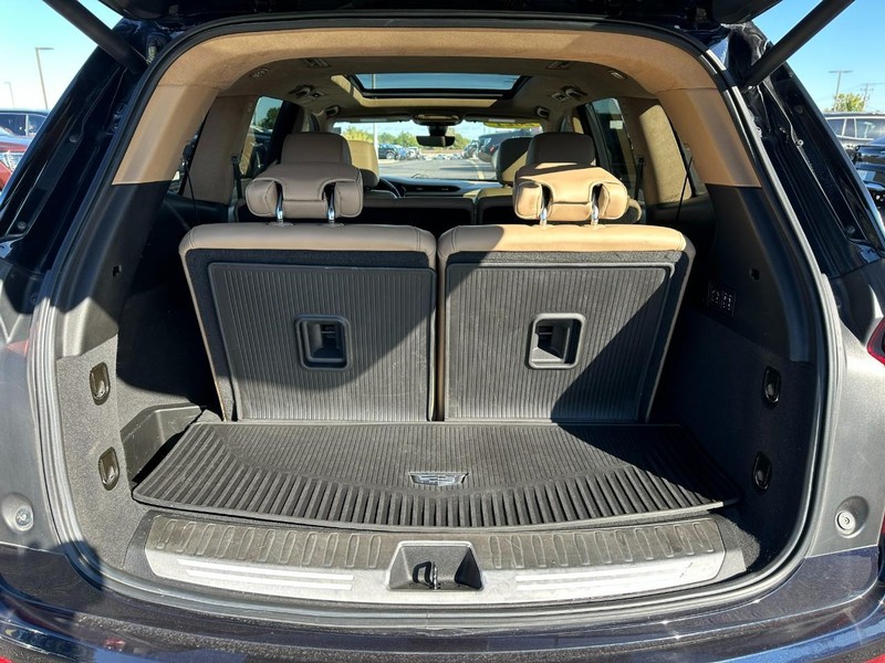 Cadillac XT6 Vehicle Full-screen Gallery Image 05