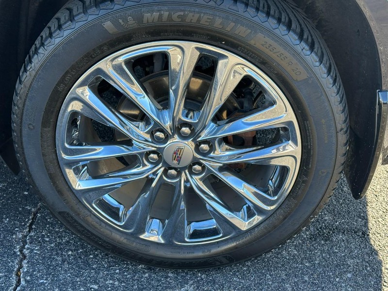 Cadillac XT6 Vehicle Full-screen Gallery Image 06