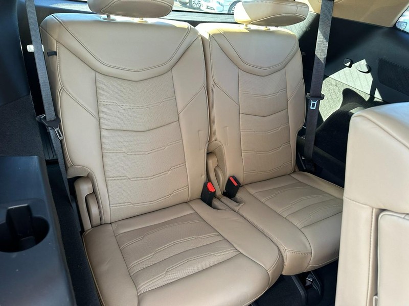 Cadillac XT6 Vehicle Full-screen Gallery Image 09