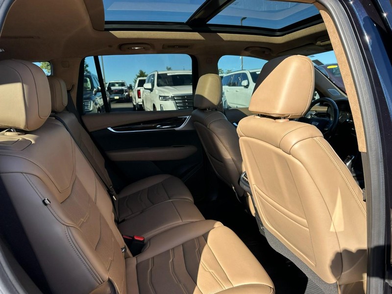 Cadillac XT6 Vehicle Full-screen Gallery Image 10