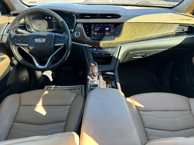 Cadillac XT6 Vehicle Full-screen Gallery Image 11