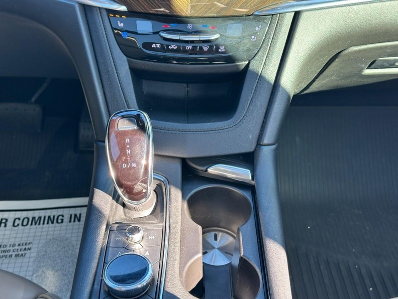 Cadillac XT6 Vehicle Full-screen Gallery Image 14