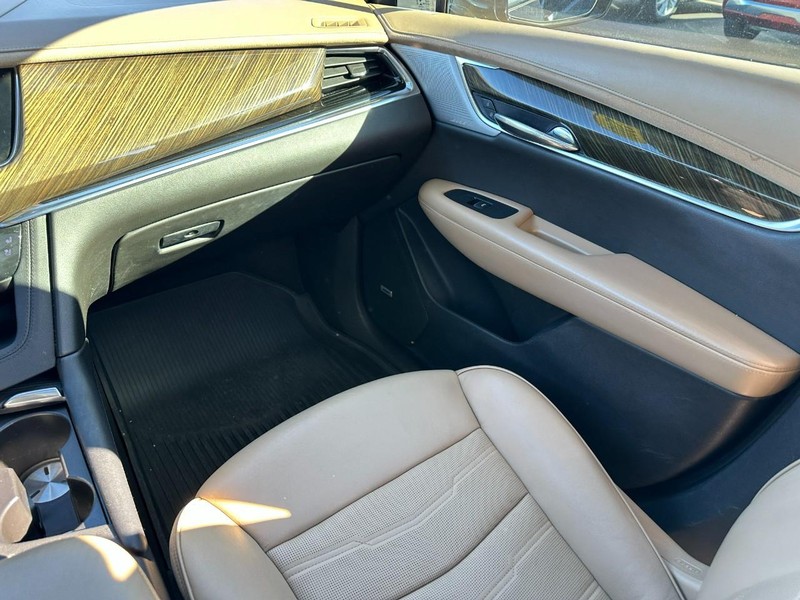 Cadillac XT6 Vehicle Full-screen Gallery Image 15