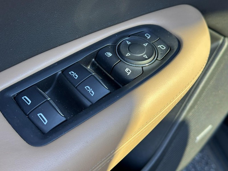 Cadillac XT6 Vehicle Full-screen Gallery Image 16