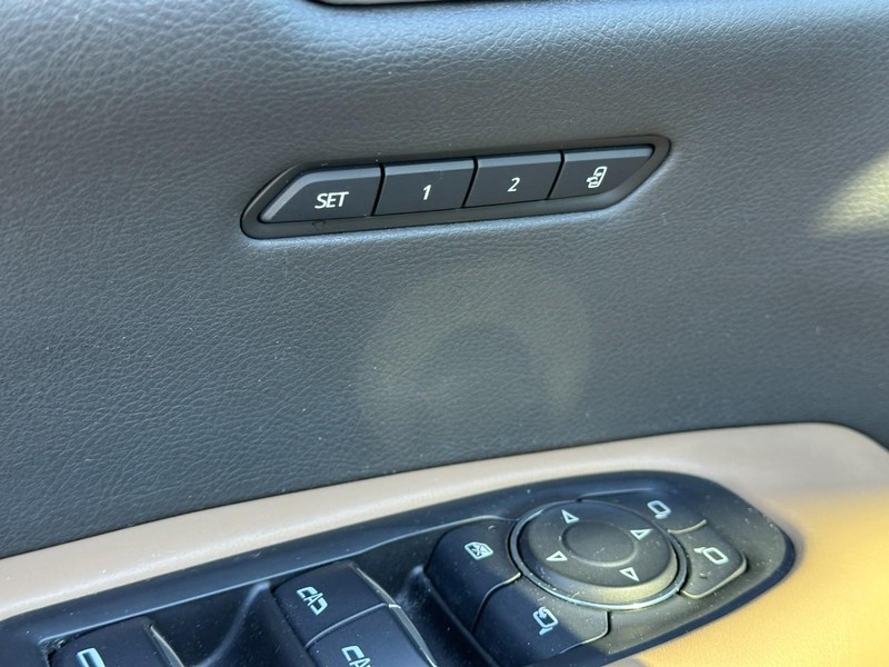 Cadillac XT6 Vehicle Full-screen Gallery Image 17