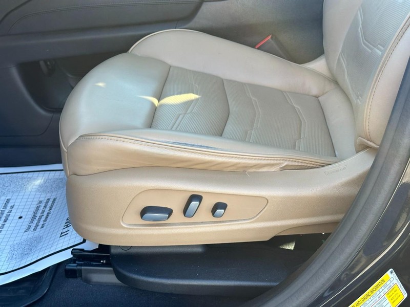 Cadillac XT6 Vehicle Full-screen Gallery Image 18