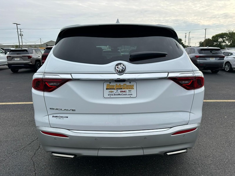 Buick Enclave Vehicle Full-screen Gallery Image 04