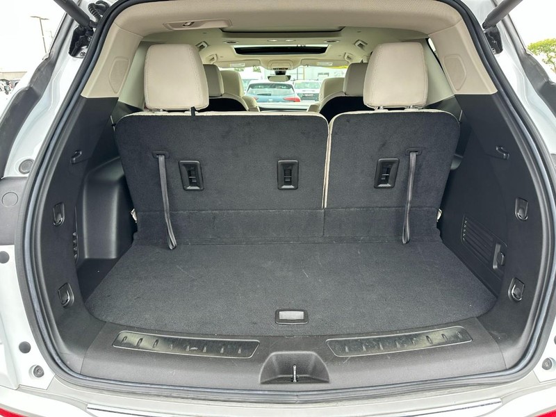 Buick Enclave Vehicle Full-screen Gallery Image 05