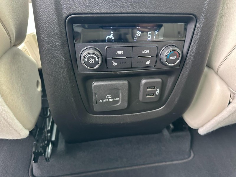 Buick Enclave Vehicle Full-screen Gallery Image 12