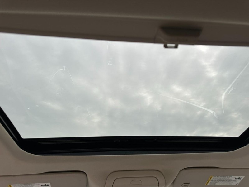 Buick Enclave Vehicle Full-screen Gallery Image 13