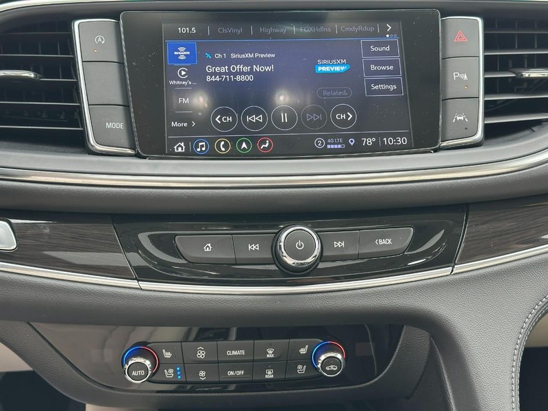 Buick Enclave Vehicle Full-screen Gallery Image 16