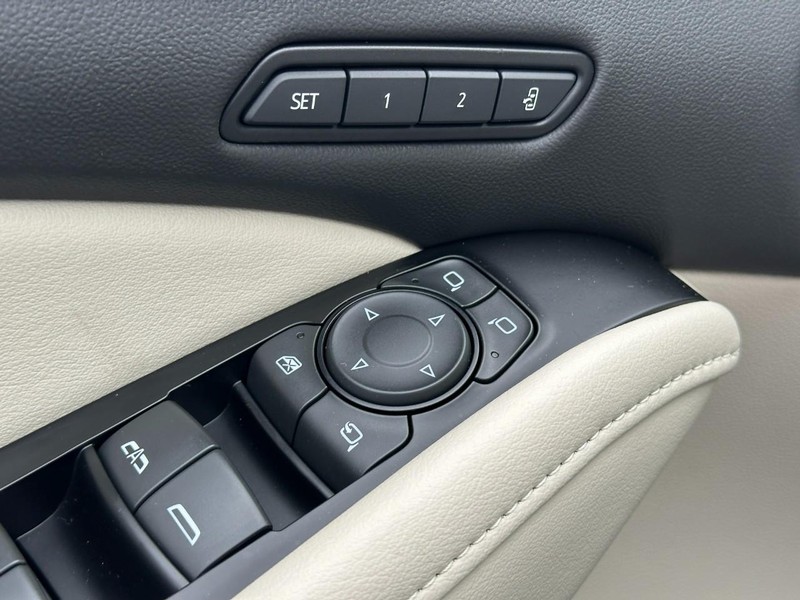 Buick Enclave Vehicle Full-screen Gallery Image 20