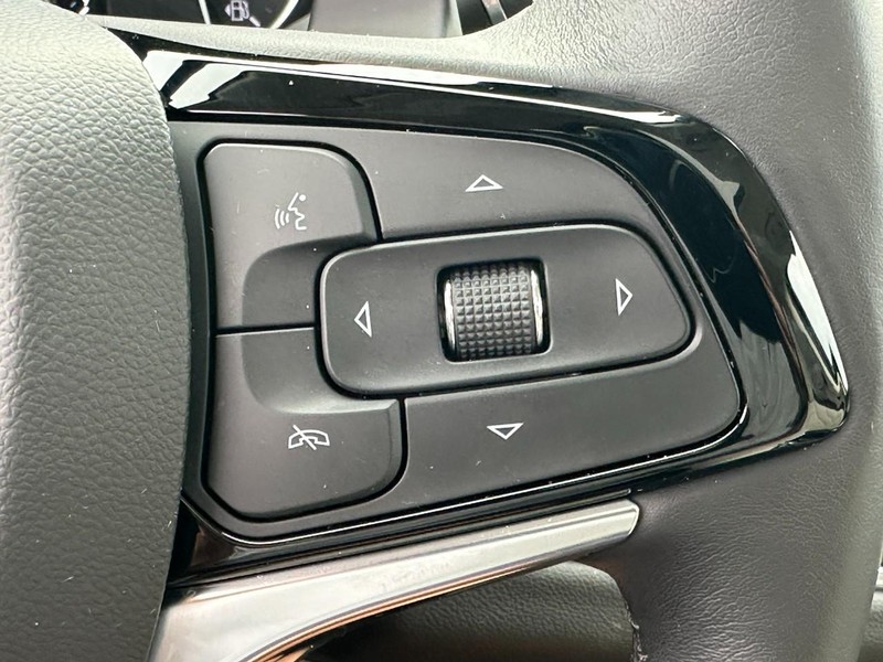 Buick Enclave Vehicle Full-screen Gallery Image 23