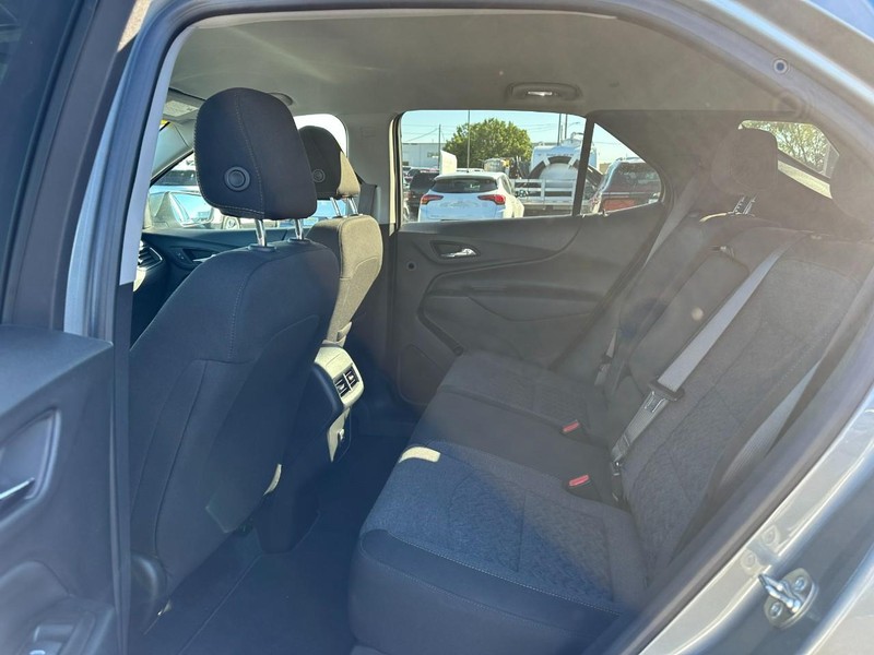 Chevrolet Equinox Vehicle Full-screen Gallery Image 10