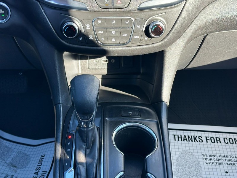Chevrolet Equinox Vehicle Full-screen Gallery Image 14