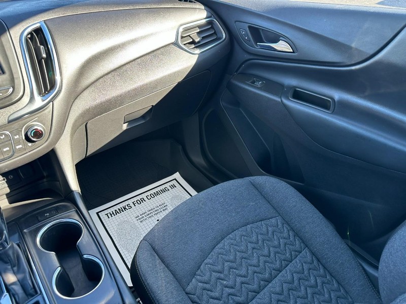 Chevrolet Equinox Vehicle Full-screen Gallery Image 15