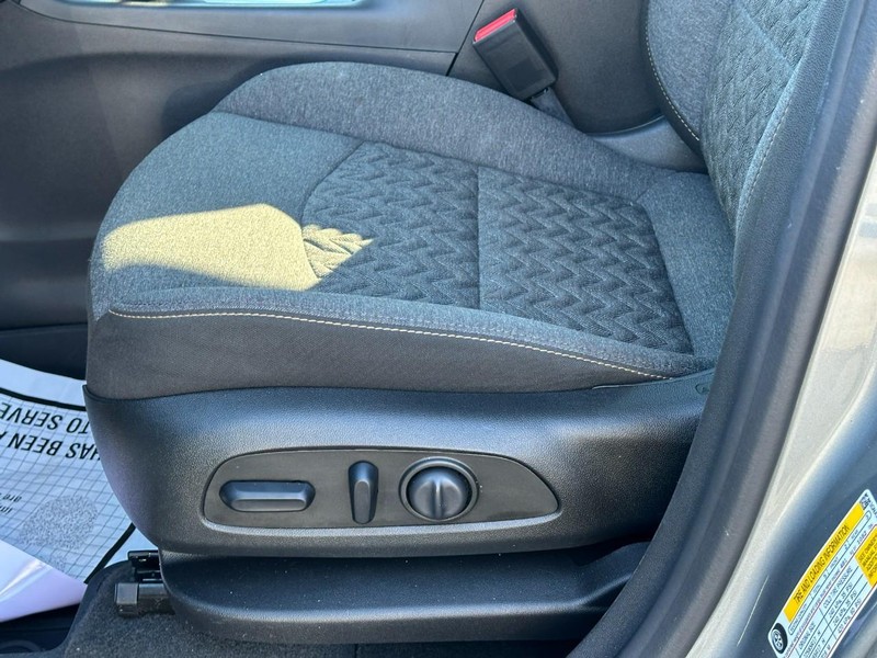 Chevrolet Equinox Vehicle Full-screen Gallery Image 16