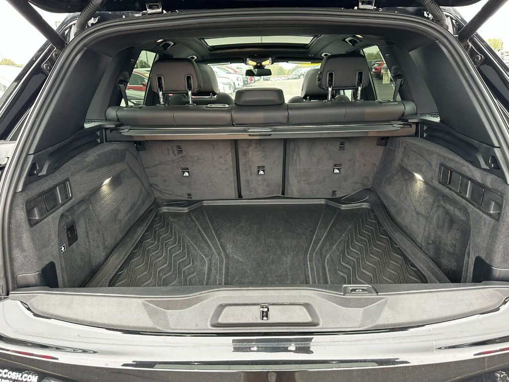 BMW X5 Vehicle Full-screen Gallery Image 05