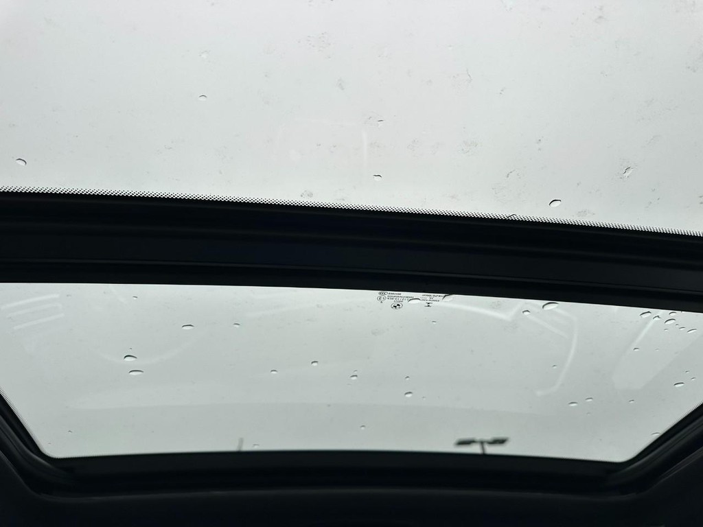 BMW X5 Vehicle Full-screen Gallery Image 12