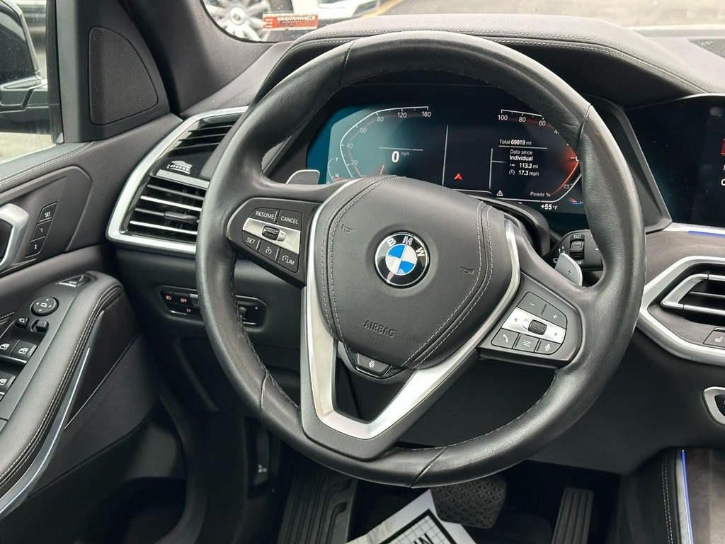 BMW X5 Vehicle Full-screen Gallery Image 14