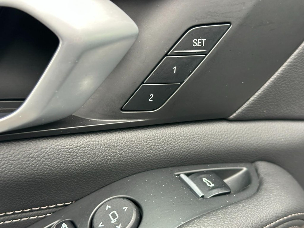 BMW X5 Vehicle Full-screen Gallery Image 19