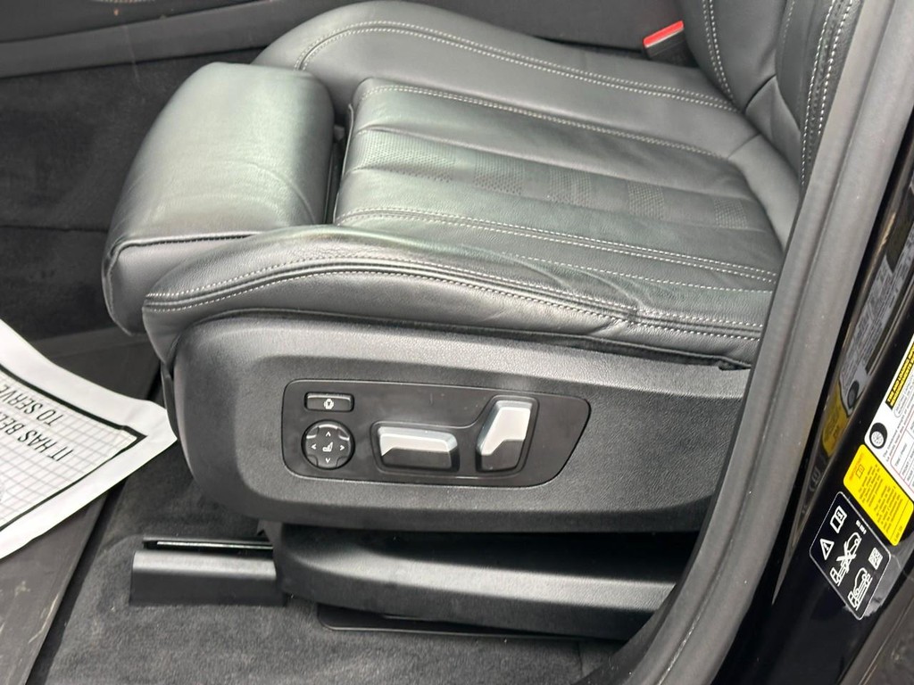 BMW X5 Vehicle Full-screen Gallery Image 20