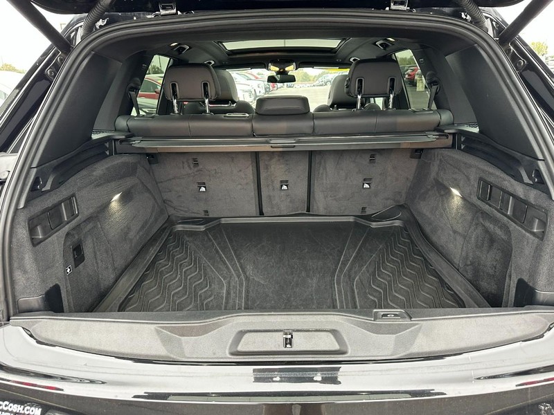 BMW X5 Vehicle Full-screen Gallery Image 05