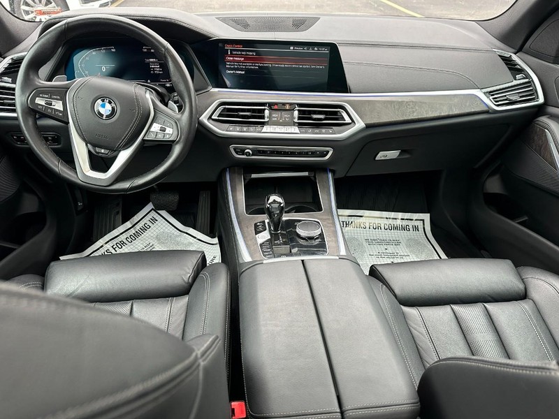 BMW X5 Vehicle Full-screen Gallery Image 13